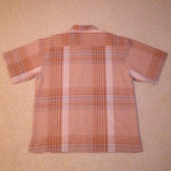 Short Sleeve Button Down Shirt: Light. 5 Button. Side Slit. Great Condition - Picture 5 of 8